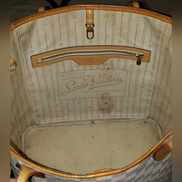 Louis Vuitton Neverfull MM - Picture 8 of 16